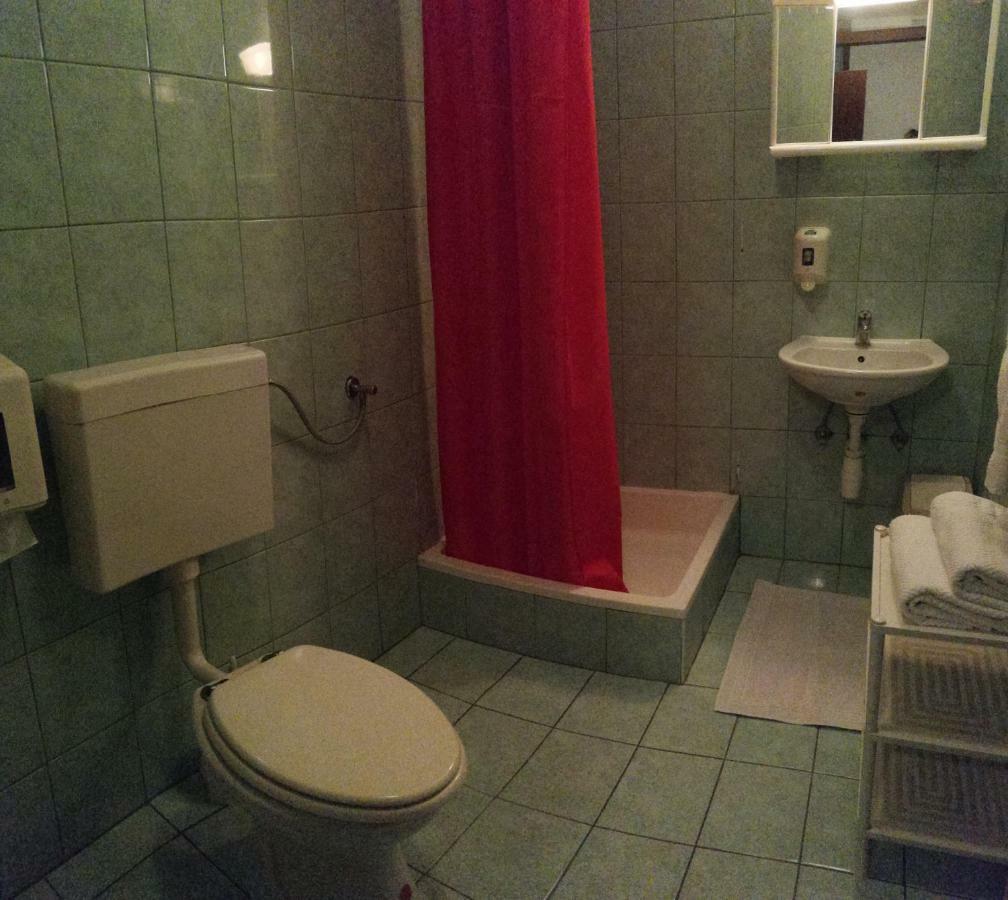 Kavana I Sobe Monika Hotel Grabrovnik Bagian luar foto