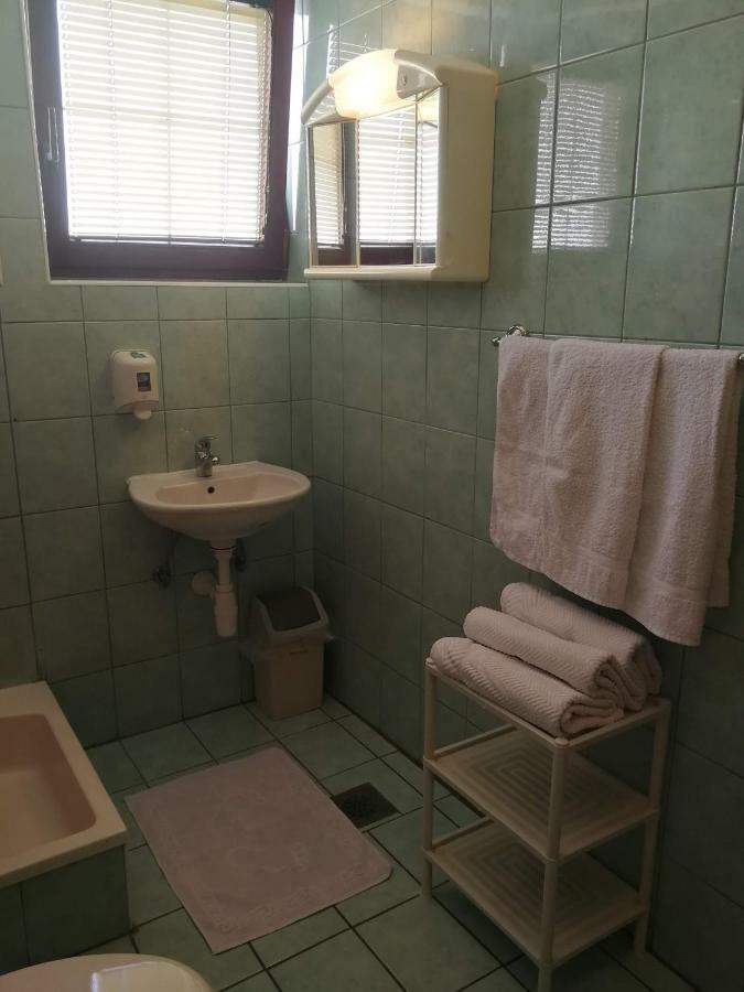 Kavana I Sobe Monika Hotel Grabrovnik Bagian luar foto
