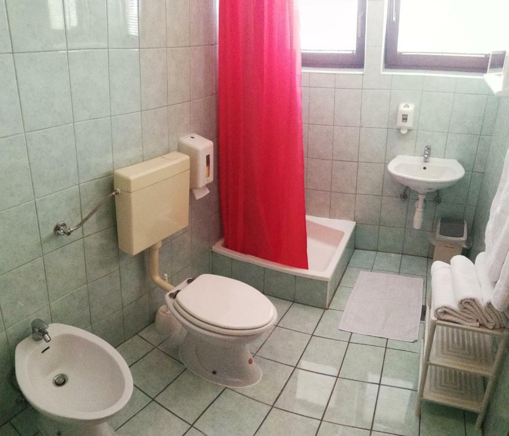 Kavana I Sobe Monika Hotel Grabrovnik Bagian luar foto